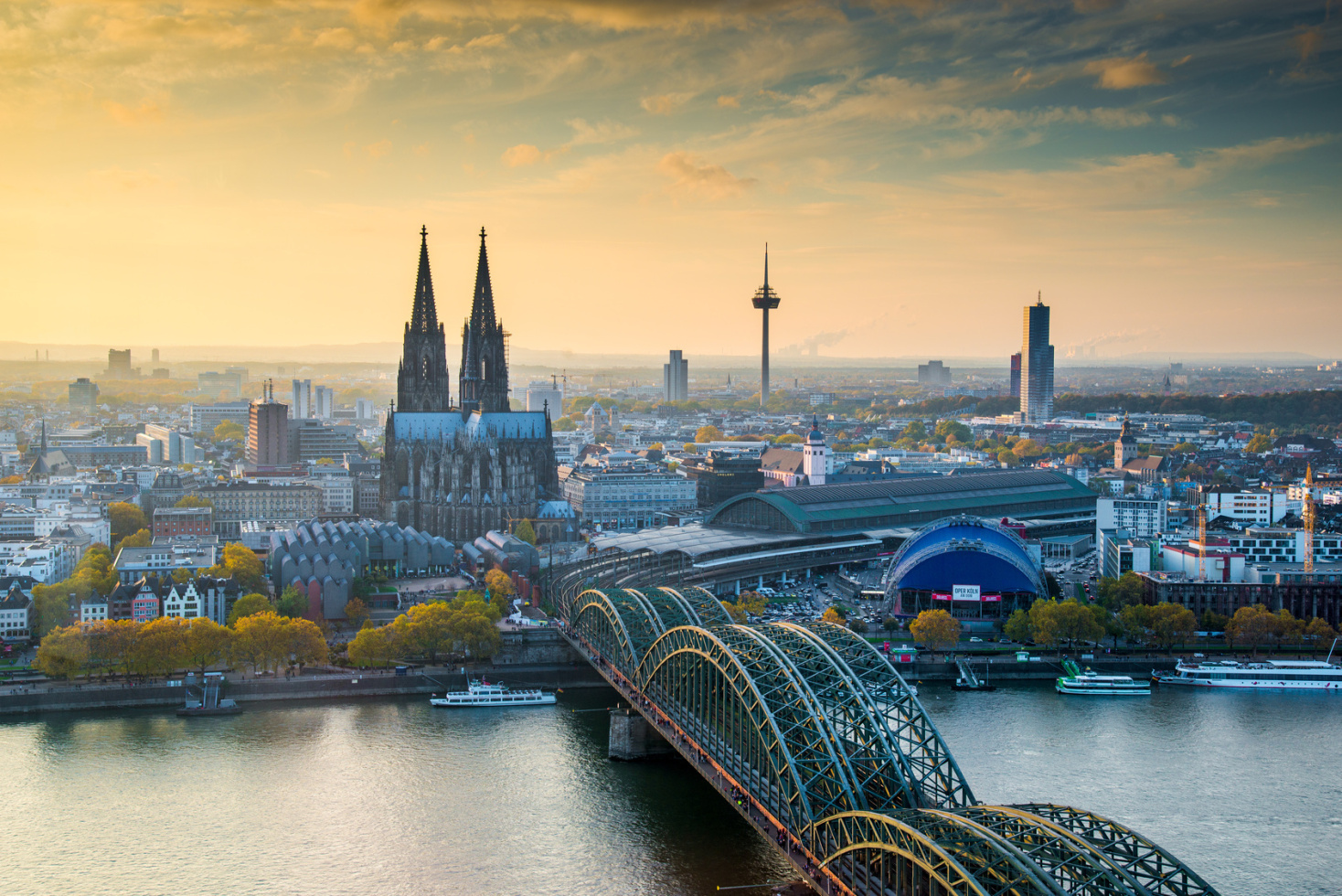 Kurtz Detektei Köln, Blick auf den Kölner Dom und die Hohenzollernbrücke