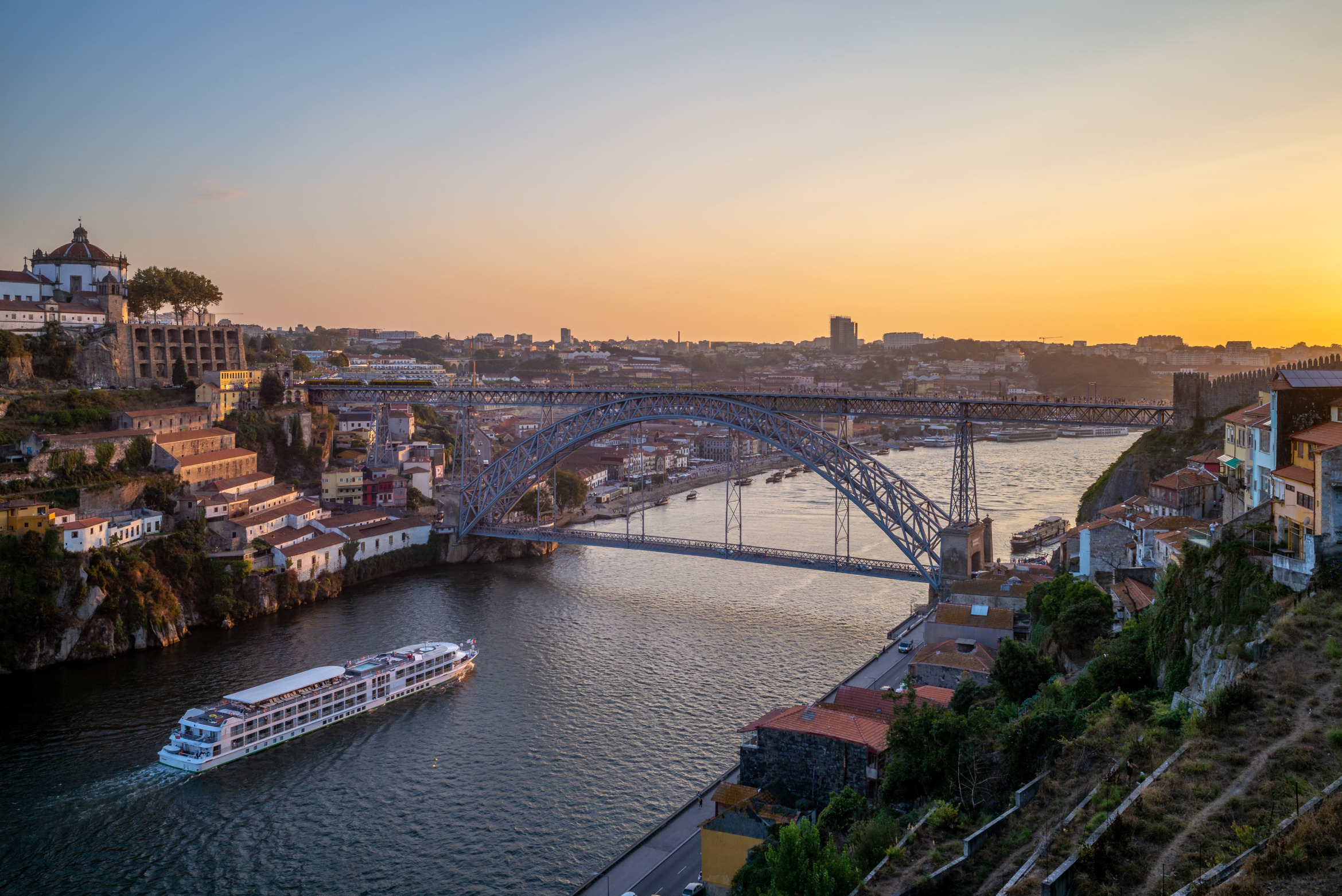 Ponte Dom Luís I bei Porto; Detektiv-Team Portugal, Privatdetektei Portugal, Wirtschaftsdetektei Portugal, Privatermittler Portugal